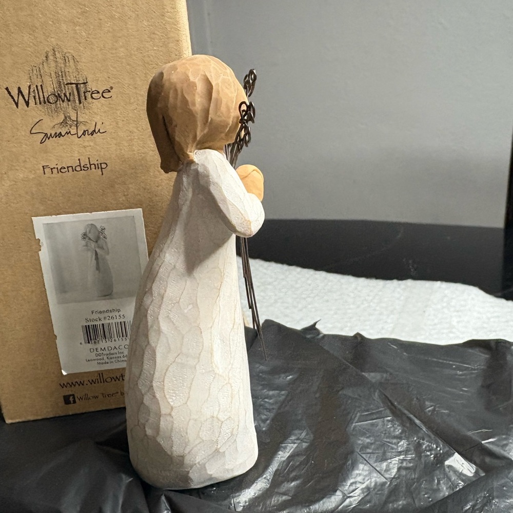 Willow Tree Friendship Figurine - Picture 4 of 6